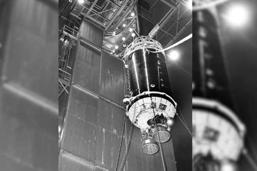 NASA giải mã vật thể bí ẩn quay quanh Trái Đất