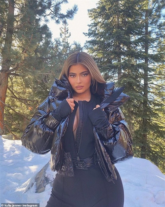 Gia đình Kardashian trang hoàng nhà cửa hoành tráng đón giáng sinh - 7