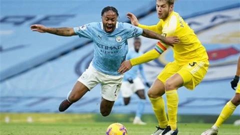 Sterling trở thành 'vua kiếm penalty' trong lịch sử Premier League