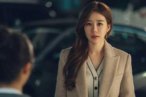 Nửa đêm tôi còn bị chồng đuổi đánh, tiếng gõ cửa bất ngờ vang lên nhưng sự xuất hiện của người lạ mới khiến anh tím tái mặt mày