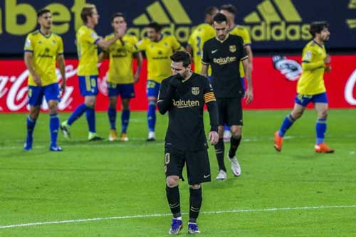 Messi thiên tài cũng không thể cứu nổi Barca suy tàn