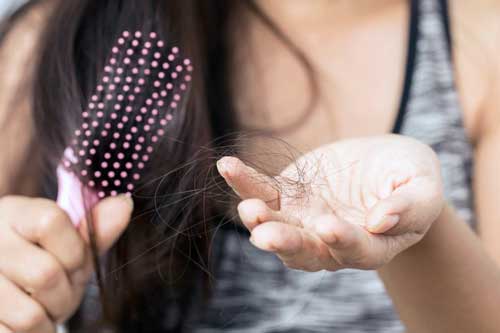 Mẹo chữa rụng tóc và kích thích mọc tóc đơn giản tại nhà