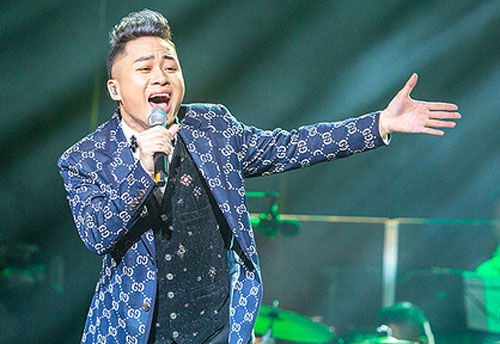 Tùng Dương hát nhạc The Beatles