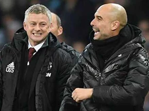 Pep thừa nhận Man City không hơn gì M.U trước derby Manchester