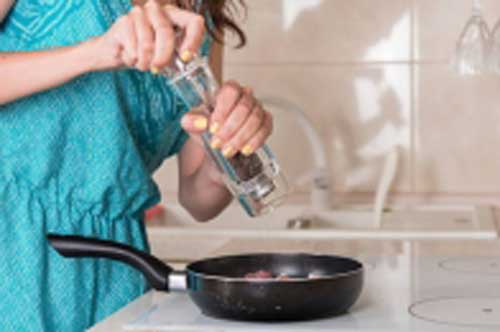 2 loại gia vị chỉ nên cho vào món ăn khi đã nấu xong, nếu không sẽ gây bệnh cho cả nhà