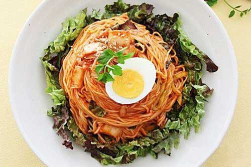 Cách làm mì trộn kim chi 'ngon xoắn lưỡi' chỉ trong 15 phút