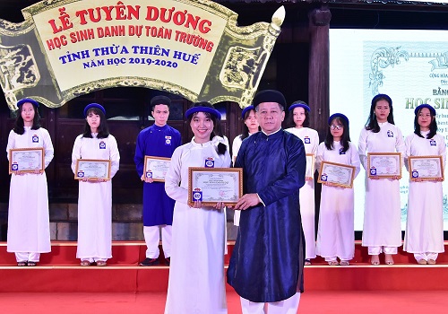 Thừa Thiên Huế: Lần đầu tiên Chủ tịch tỉnh tuyên dương “Học sinh danh dự toàn trường” 