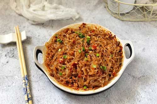 Món miến xào thịt băm - Đầy đủ dinh dưỡng cho bữa sáng nhanh gọn