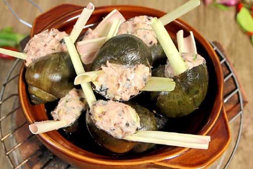 Ốc bươu nhồi thịt hấp chấm mắm gừng ấm bụng ngày mưa