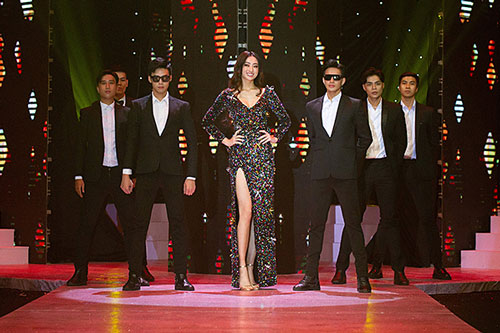 Lương Thùy Linh làm vedette