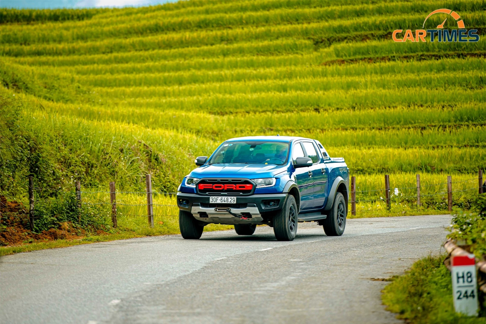 Ford Ranger Raptor mang tới cảm giác phấn khích trên những cung đường quanh co