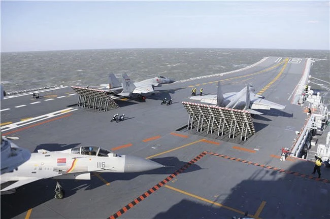 Tập đoàn đóng tàu Trung Quốc, đơn vị xây dựng các tài sản của PLAN bao gồm tàu ​​sân bay Liêu Ninh (ảnh), đã tham gia quan hệ đối tác chiến lược với vũ khí và chuyên gia C4ISR CASIC. (China Daily)