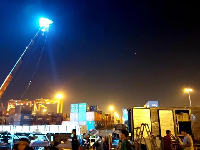 Bối cảnh phim 578 tại Hải Phòng là một bãi container lớn. Đoàn phim huy động xe cần cẩu để phục vụ việc ghi hình.