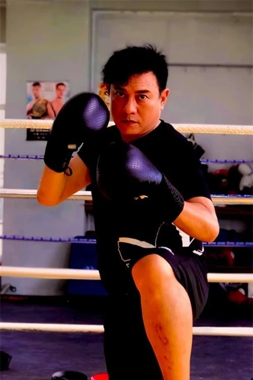 Diễn viên Hoàng Phúc tập võ, boxing cho vai diễn trong phim.