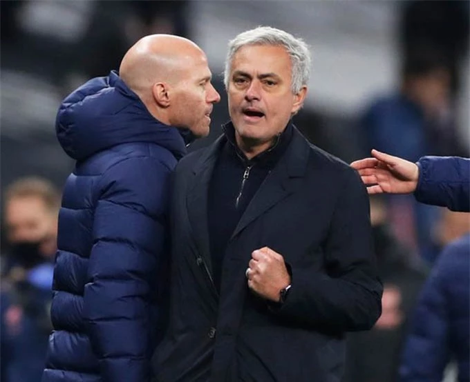 Mourinho đã giúp Tottenham vững vàng ngôi đầu bảng Ngoại hạng Anh 2020/21