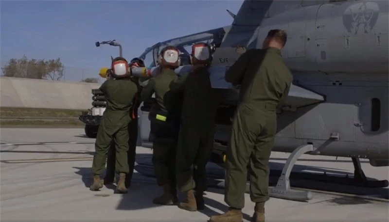Lục quân Mỹ phô diễn sức mạnh trực thăng tấn công AH-1Z Viper - Hình 6 Luc quan My pho dien suc manh truc thang tan cong AH-1Z Viper-Hinh-6