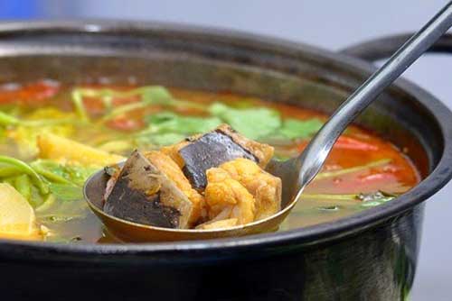 Cách làm món lẩu cá đuối thơm ngon đậm đà cho ngày mưa