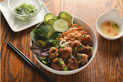 No cả sáng với bún nem nướng ngon khó cưỡng