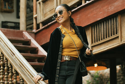 Đoan Trang dạo chơi làng cổ Đường Lâm