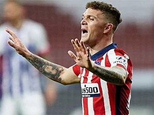 M.U tìm được người cạnh tranh với Wan-Bissaka bên cánh phải