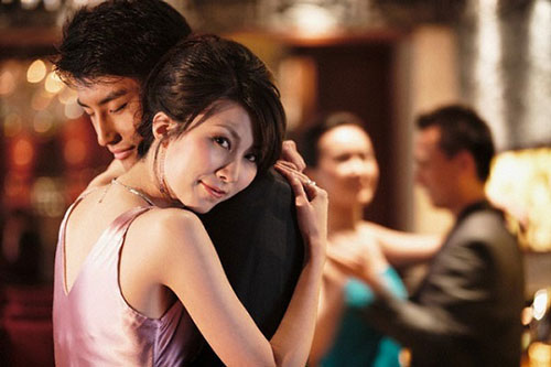 Hậu họp lớp 15 năm, nữ y tá mang hết tài sản theo người yêu cũ