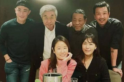 Lâm Tâm Như và Hoắc Kiến Hoa đi hẹn hò: Vợ để mặt mộc, chồng gây chú ý vì mặc quần bó