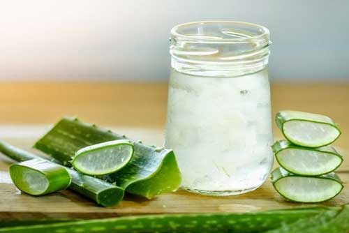 Uống nước ép nha đam giúp giảm lượng đường trong máu và mỡ bụng