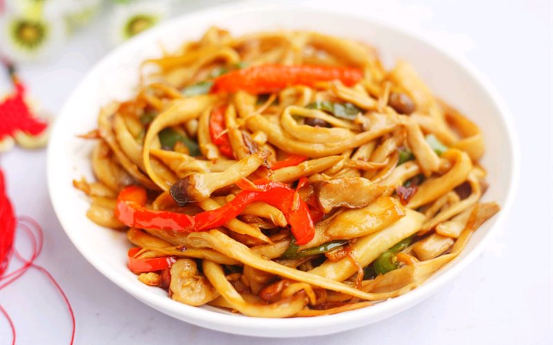 Đổi vị với món nấm xào ớt tiêu cay thanh đạm, lạ miệng