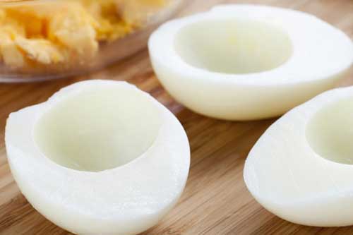 Những người không nên ăn lòng trắng trứng gà