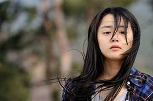 Nói dối chồng để ở lại chăm mẹ người yêu cũ ốm tôi bị chồng hất xuống khỏi giường và mắng trơ trẽn