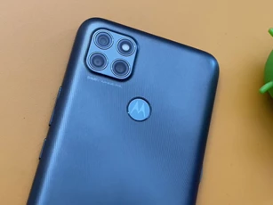 Smartphone chống nước, chip S662, RAM 4 GB, pin 6.000 mAh, giá gần 4 triệu