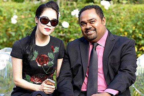 Thu Phương giao phó bốn con cho Dũng Taylor