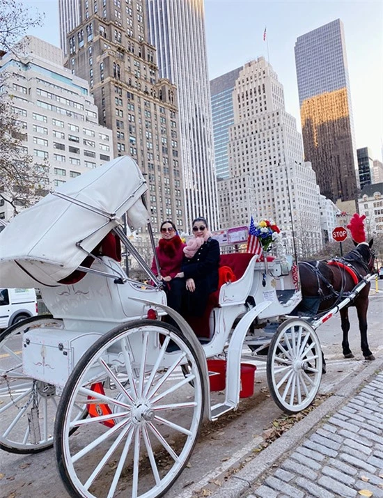 Thành phố New York được xem là trung tâm tài chính, thương mại thế giới với những toà nhà cao chọc trời khiến Thu Tuyết không khỏi choáng ngợp.