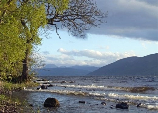 Quái vật hồ Loch Ness huyền thoại đã xuất hiện trở lại