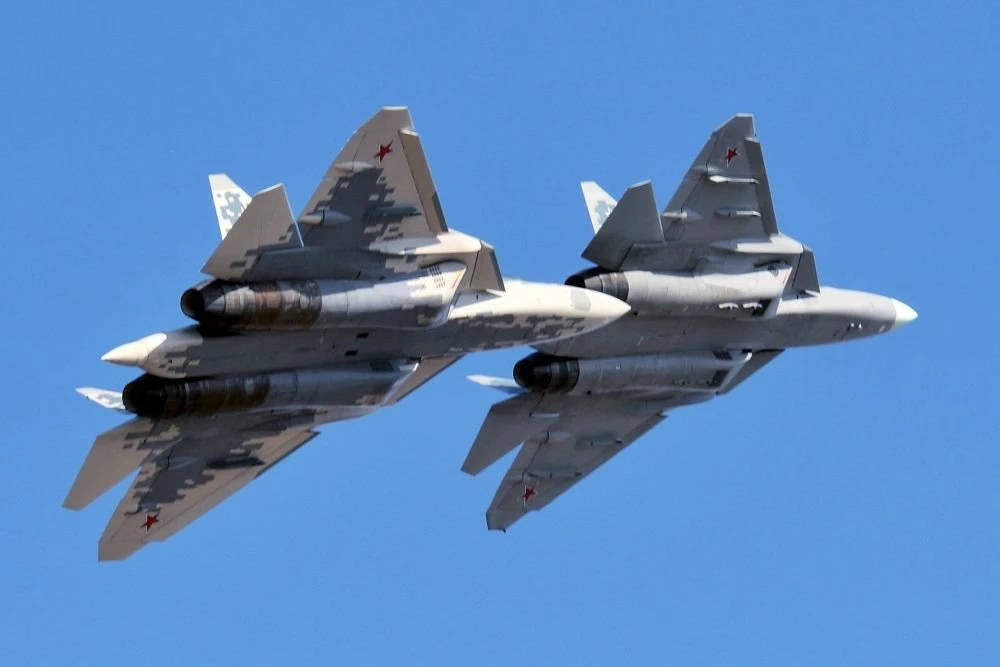 Tiêm kích Su-57 hiện vẫn đang phải sử dụng động cơ giai đoạn một. Ảnh: Topwar.