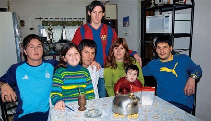 Ronaldo và Messi đều có một tuổi thơ nhiều nước mắt