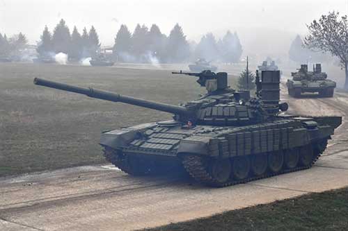 Sĩ quan Serbia so sánh ưu nhược điểm T-72MS Nga với M-84