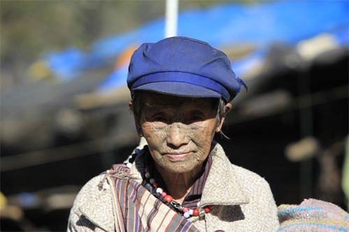 Những người phụ nữ còn lại của "bộ tộc xăm mặt"