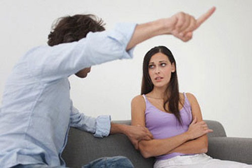 Vì một chai rượu, chàng rể 10 năm không nhìn mặt bố vợ