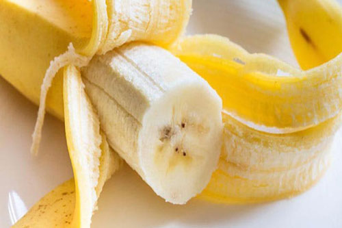 Tại sao nên ăn những sợi xơ bên trong quả chuối?