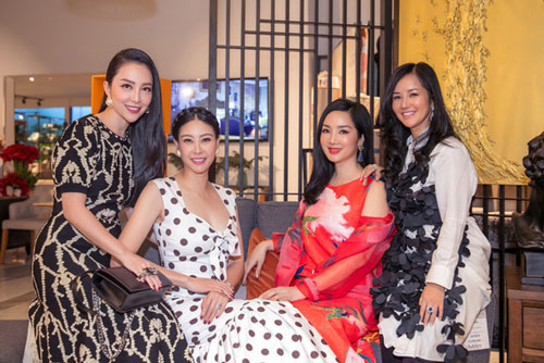 Hồng Nhung, Linh Nga đọ sắc trong sự kiện nhưng bạn trai của 2 nữ nghệ sĩ mới là nhân vật gây chú ý nhất