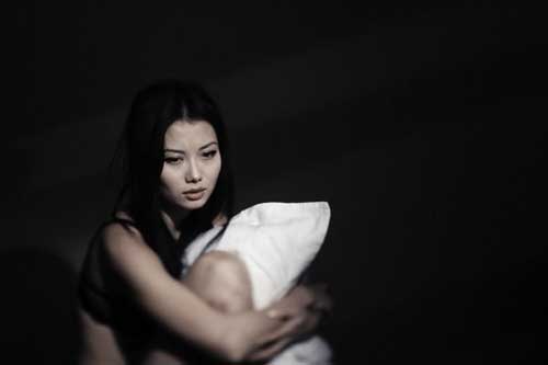 Vì vết muỗi đốt trên chân con, tôi không ngờ lại nảy sinh “cuộc chiến” giữa hai bà thông gia