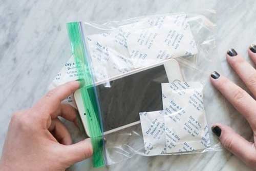 Công dụng bất ngờ của gói hút ẩm và cách sử dụng