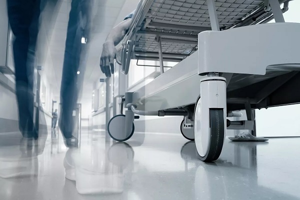 Người đàn ông Ấn Độ trở về nhà sau lễ hỏa táng của chính mình