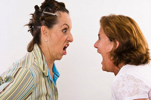 Thông gia khẩu chiến tại bệnh viện vì lý do không thể bất ngờ hơn