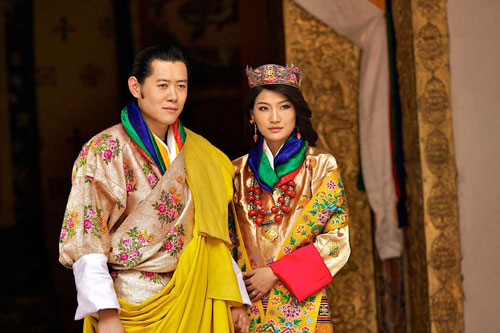 Muôn kiểu váy cưới hoàng gia, người dát đá quý, người trơn đơn giản