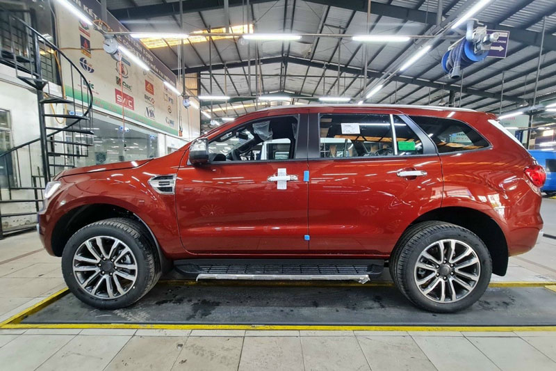 Ford Everest 2021 giảm giá 75 triệu đồng tại Việt Nam