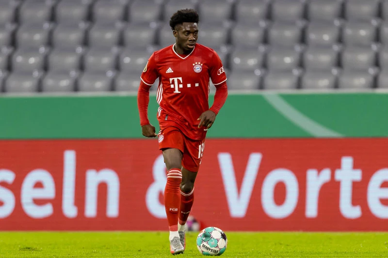 Hậu vệ trái: Alphonso Davies (Bayern Munich, định giá chuyển nhượng: 72 triệu bảng). 