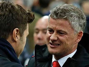 M.U xuống Europa League, fan đòi sa thải Solskjaer