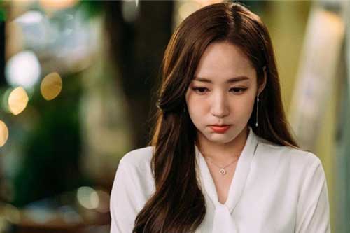 Sau màn đi đòi nợ tinh vi của vợ, cả nhà tôi đều nhìn cô ấy bằng cặp mắt khác, chỉ có tôi là rơi vào "bể khổ"